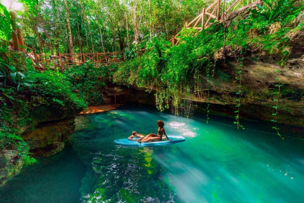 Cenote en caverna